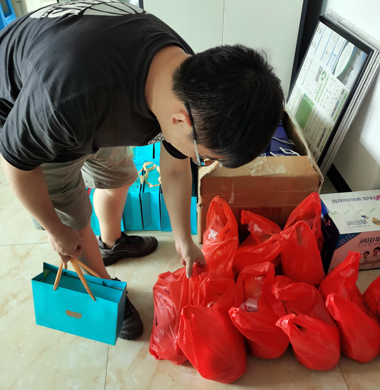 國(guó)慶中秋“撞滿懷”，祝大家中秋快樂！